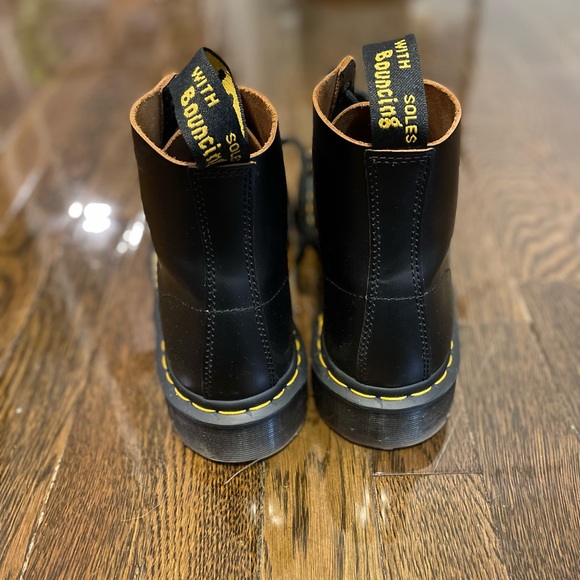 Dr. Martens 101 Vintage Smooth Leather Ankle Boot - Picture 8 of 10